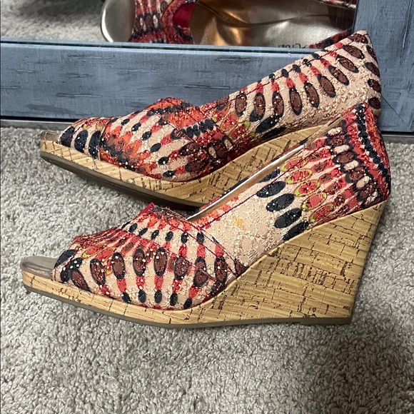 Faded Glory Women's Multicolor Peep Toe Heels - Picture 2 of 4